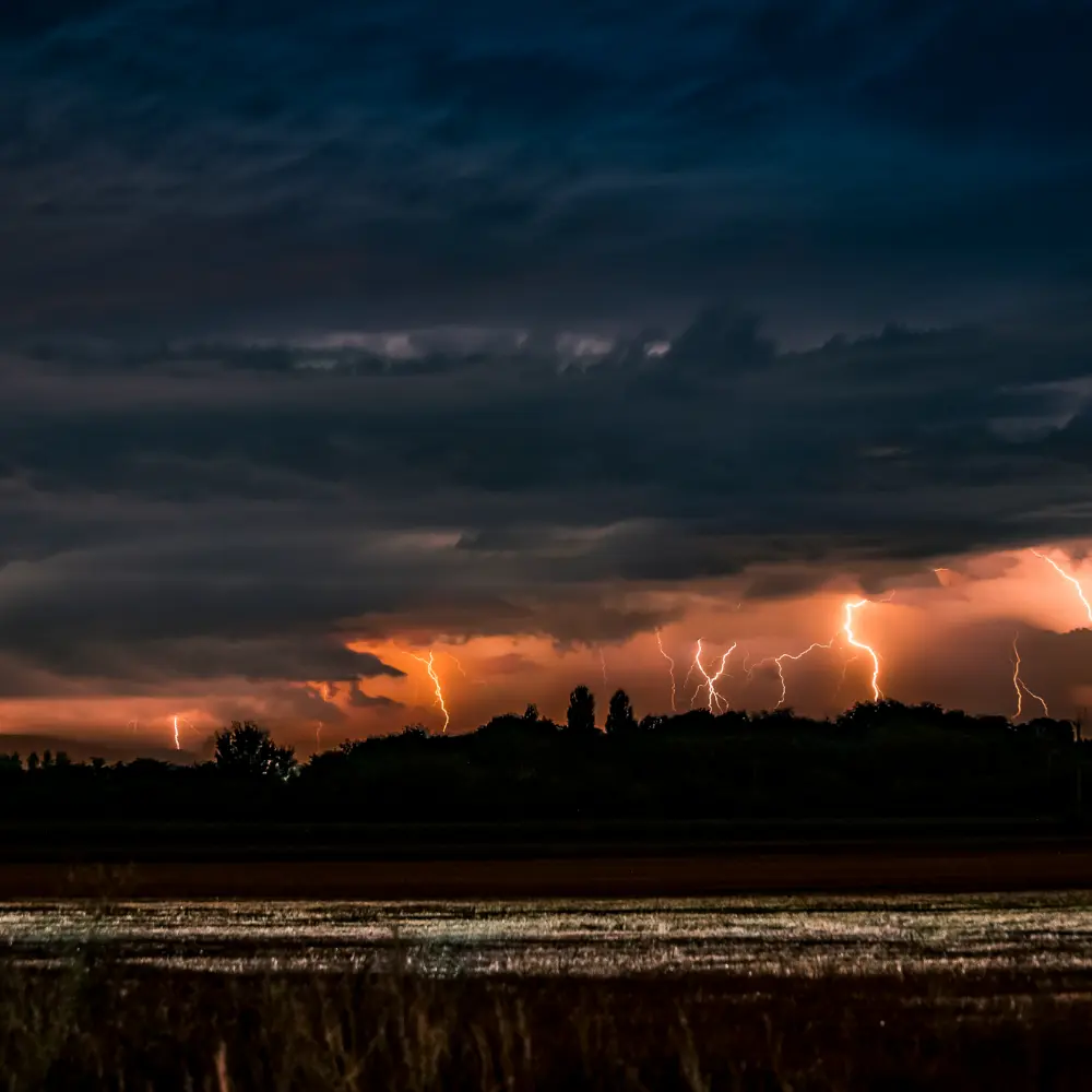 Száraz viharos táj Tiszaföldvár környékén
